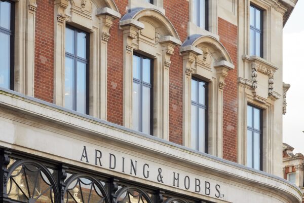 144 Arding and Hobbs