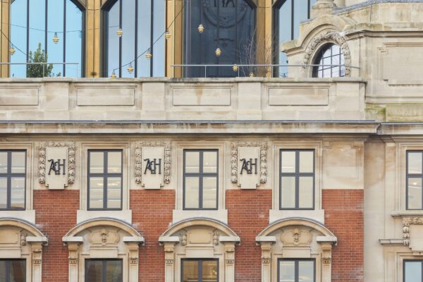 122 Arding and Hobbs